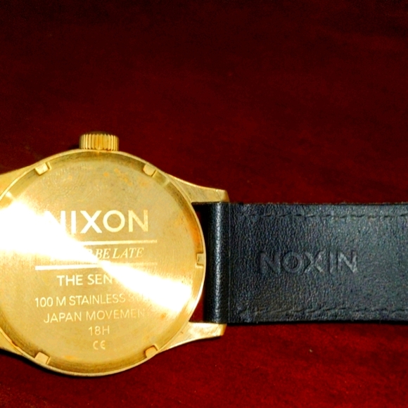 Nixon "Never Be Late" Sentry Wristwatch - Picture 3 of 4